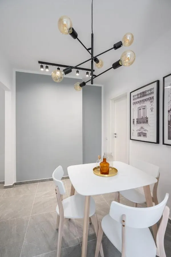 Relax Apartament In Piata Universitatii Bucharest Apartment